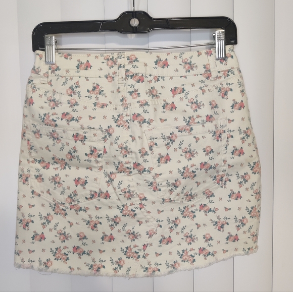 Wild Fable Cream color miniskirt with pink flowers size 2 - Picture 2 of 3